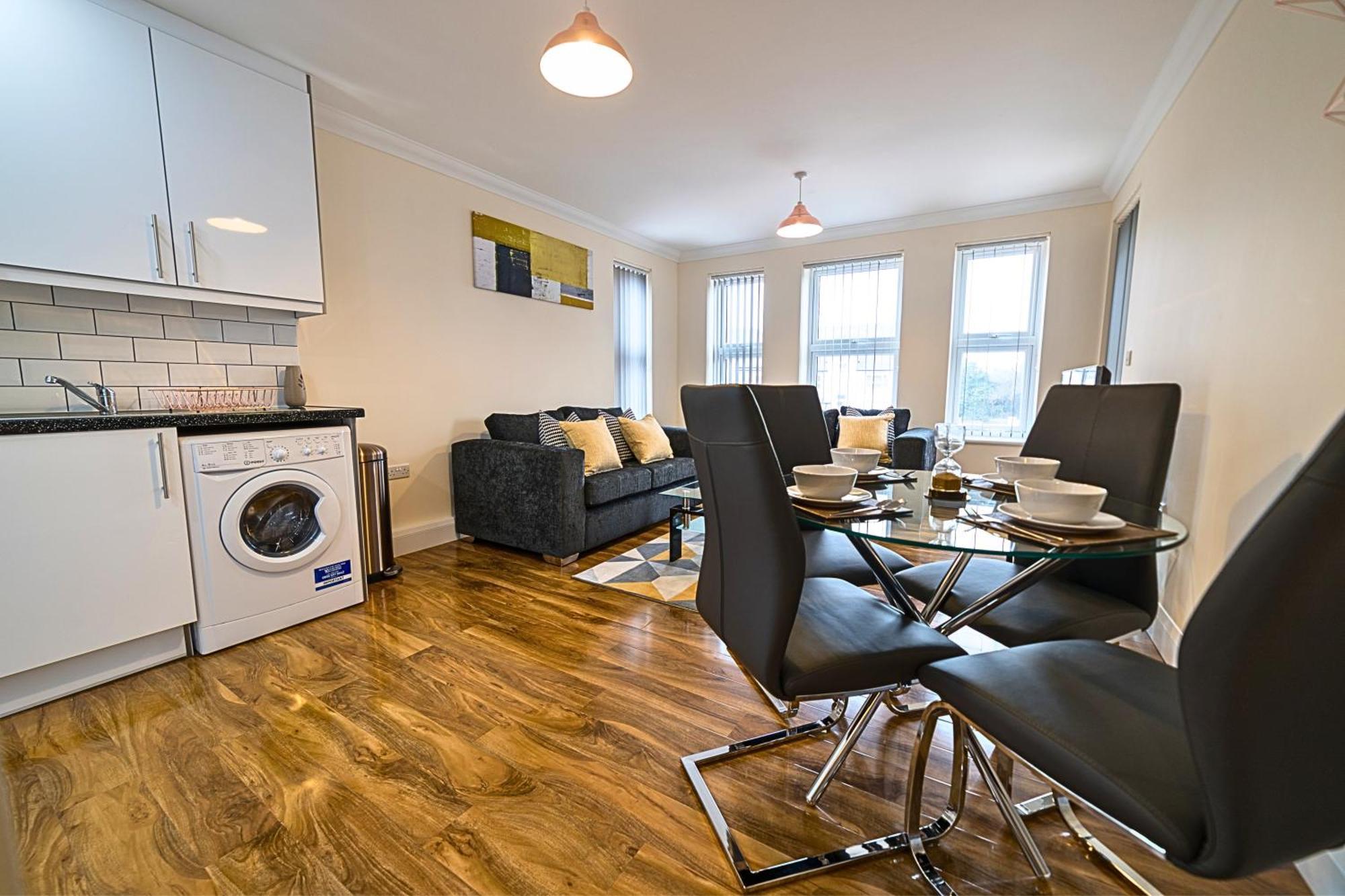 Heathrow Rare Find 2 Bedroom Plus 2 Bathroom Flat - Sleeps 6- Free Parking- Close To Heathrow Terminals-Quiet Development Stanwell Exteriör bild