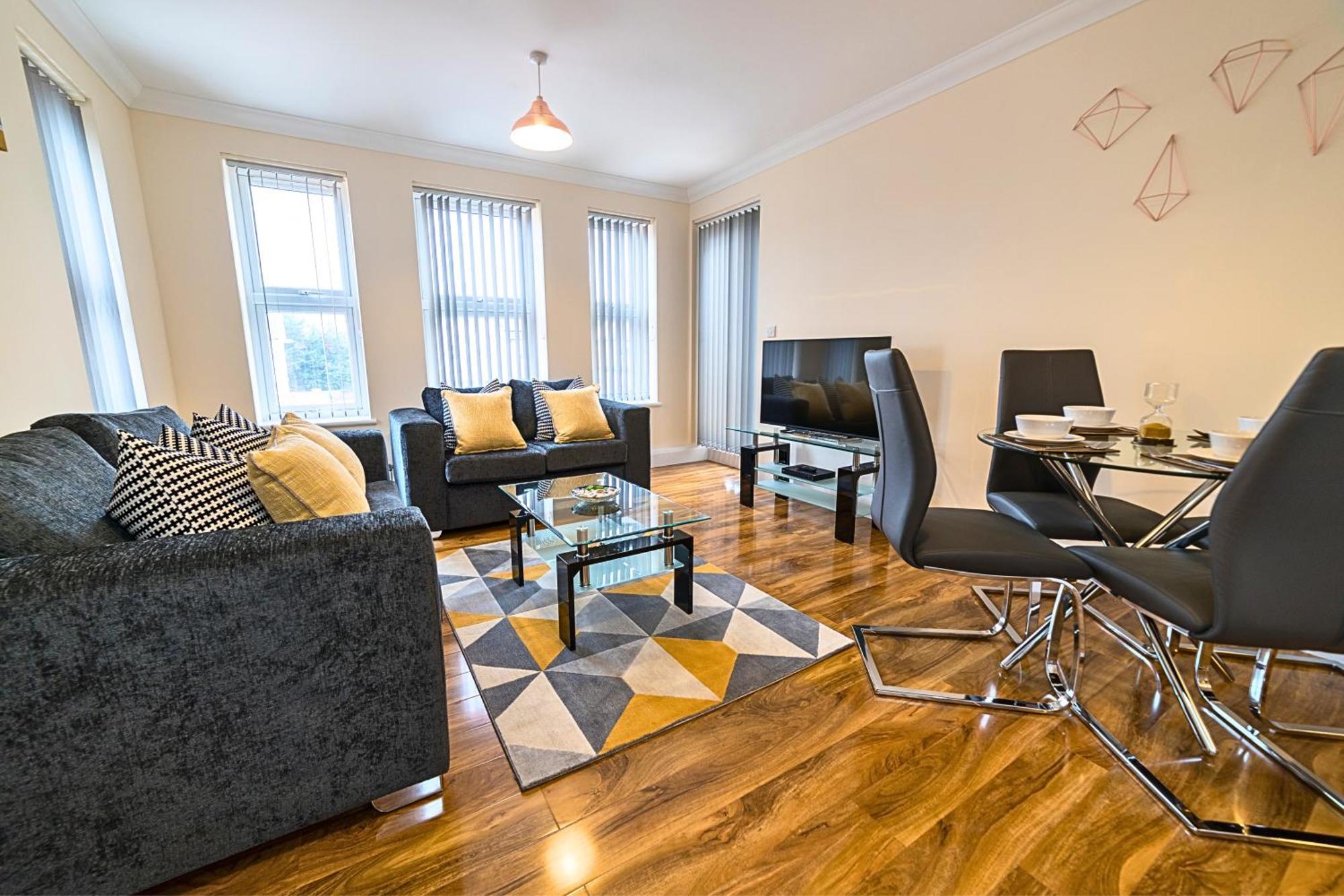 Heathrow Rare Find 2 Bedroom Plus 2 Bathroom Flat - Sleeps 6- Free Parking- Close To Heathrow Terminals-Quiet Development Stanwell Exteriör bild