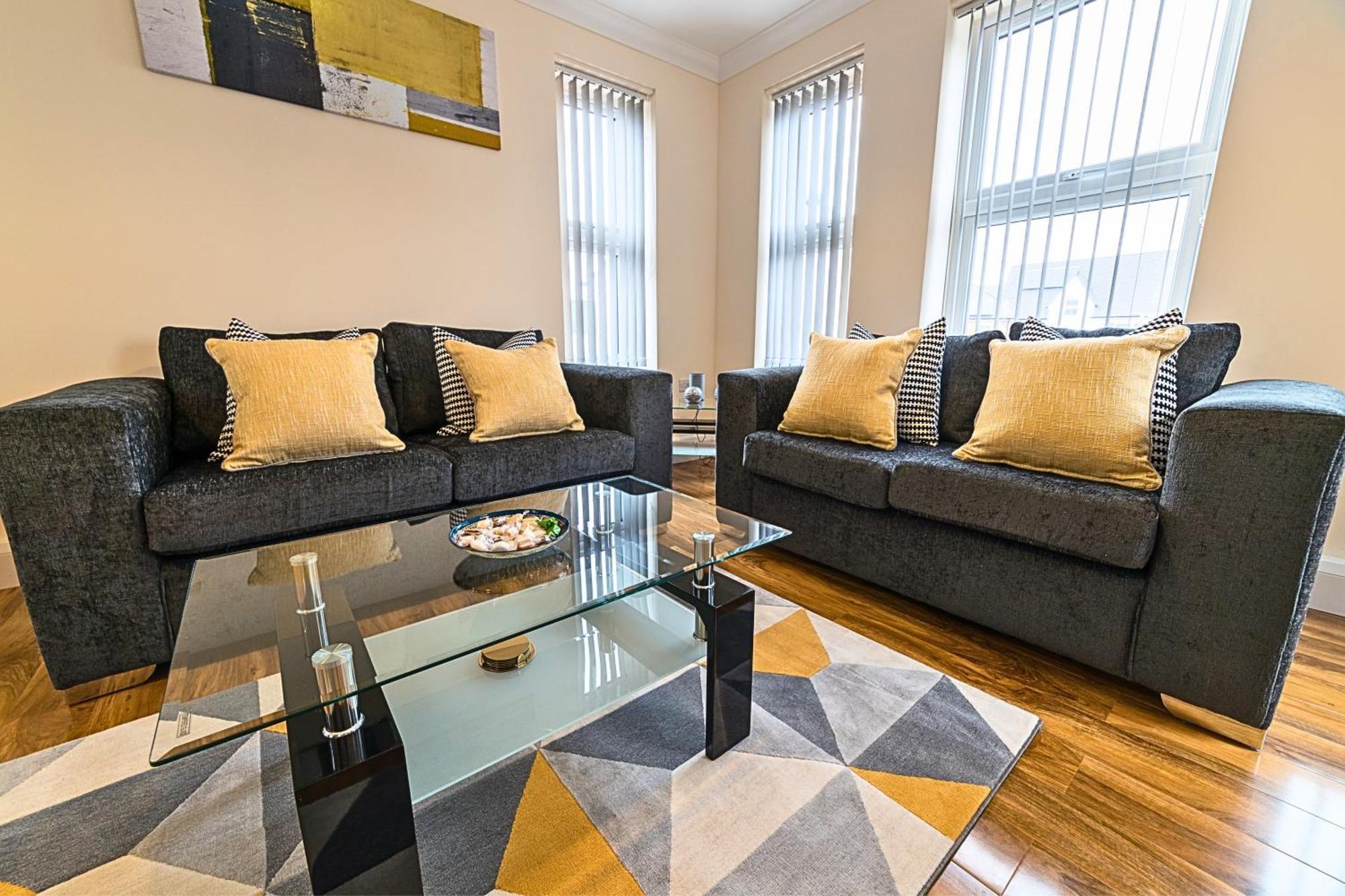 Heathrow Rare Find 2 Bedroom Plus 2 Bathroom Flat - Sleeps 6- Free Parking- Close To Heathrow Terminals-Quiet Development Stanwell Exteriör bild